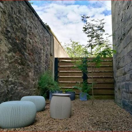 Central Mezzanine Apartment In Historic School Edimburgo Exterior foto